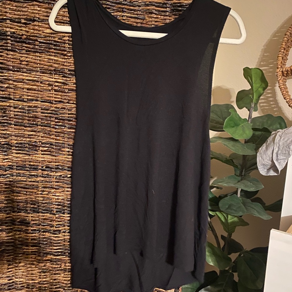 Small logo muscle tank
